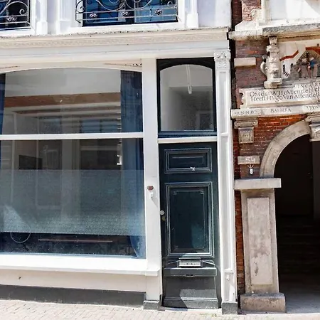 Square House Centre *