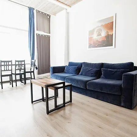 Square House Centre *