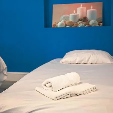 Square House Centre *