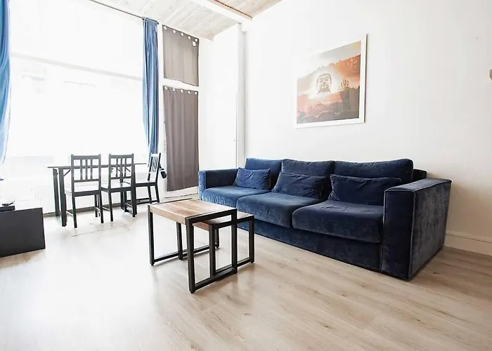 Square House Centre *