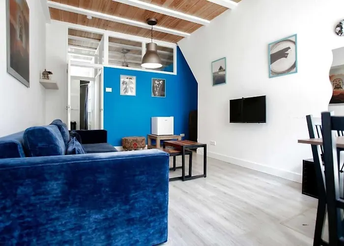 Square House Centre *